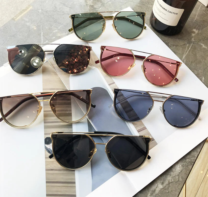 Sunglasses with Semi-Framed Edge Design