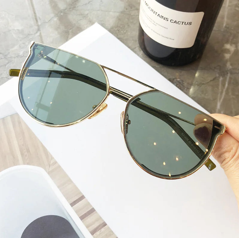 Sunglasses with Semi-Framed Edge Design