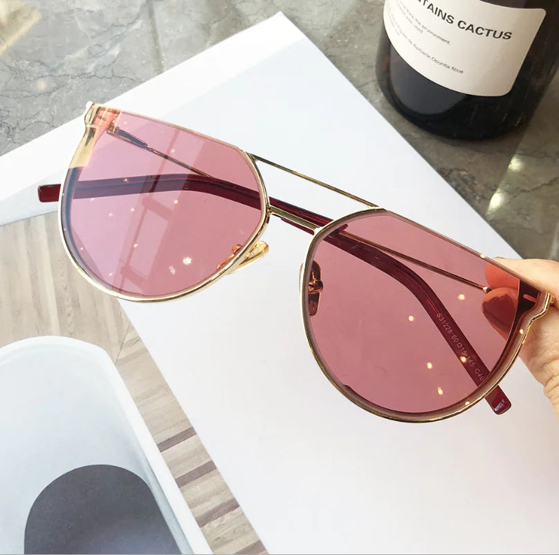 Sunglasses with Semi-Framed Edge Design
