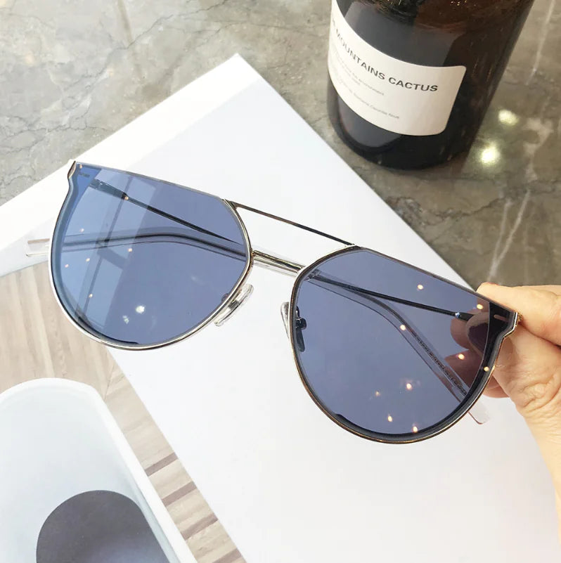Sunglasses with Semi-Framed Edge Design