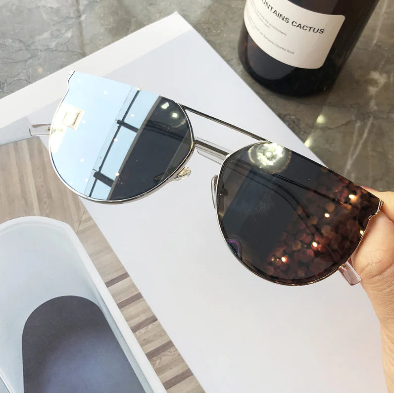 Sunglasses with Semi-Framed Edge Design