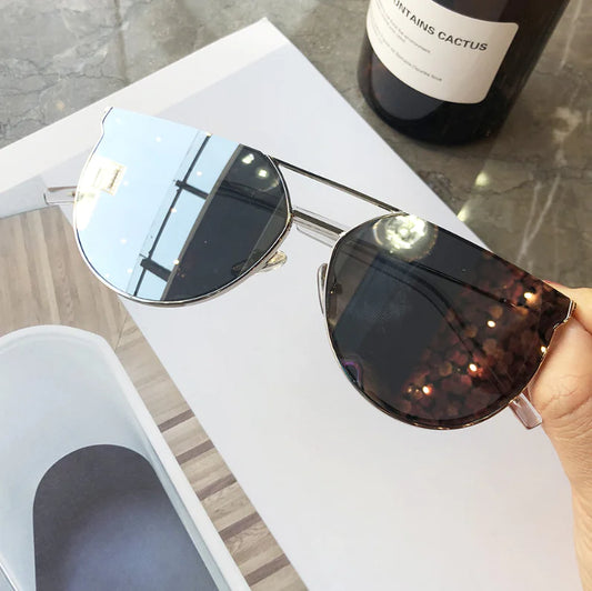Sunglasses with Semi-Framed Edge Design